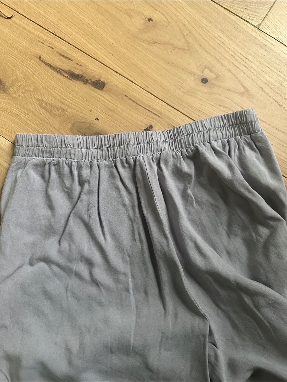 Women's Wide-Leg Draped Pants in Light Gray - Picture 4 of 5